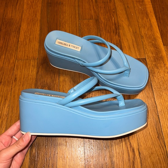 Chelsea & Violet Platform Sandals - Picture 6 of 6